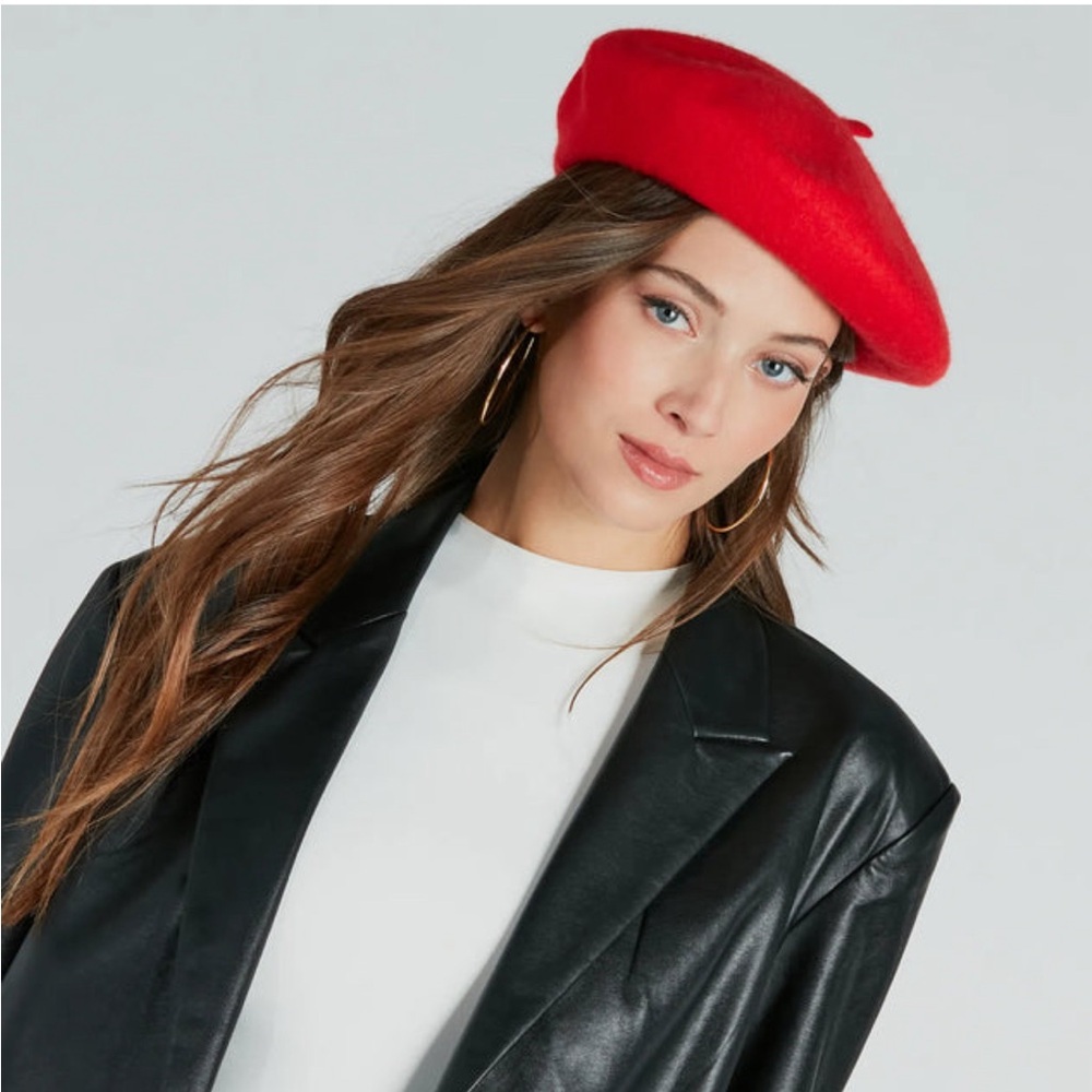 Cool red beret never worn !